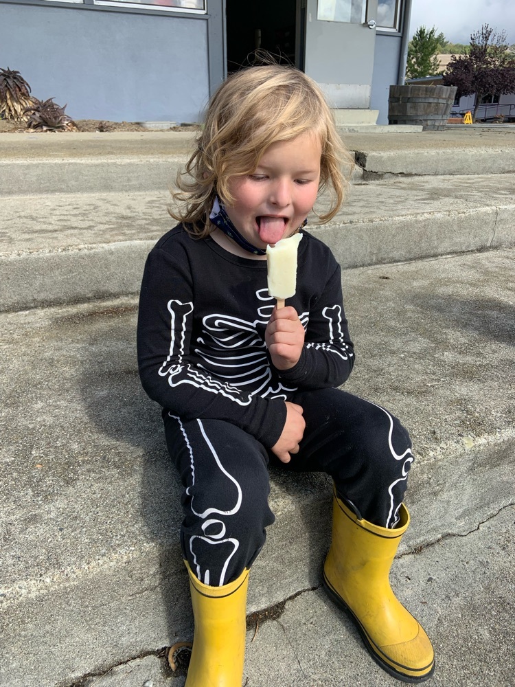  Student with ice cream